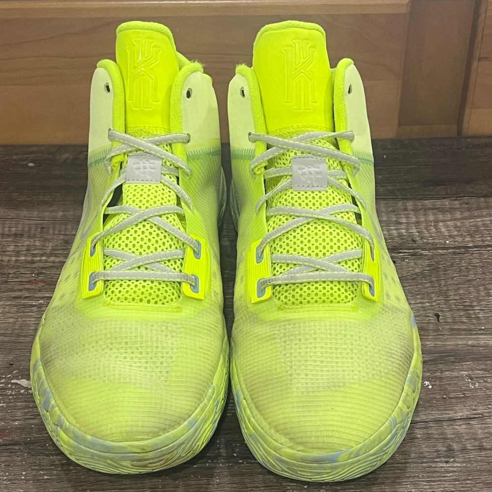 Kyrie Flytrap 4 “Barely Volt”